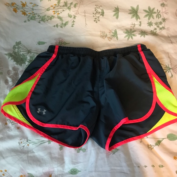 Athletic shorts - Picture 5 of 9